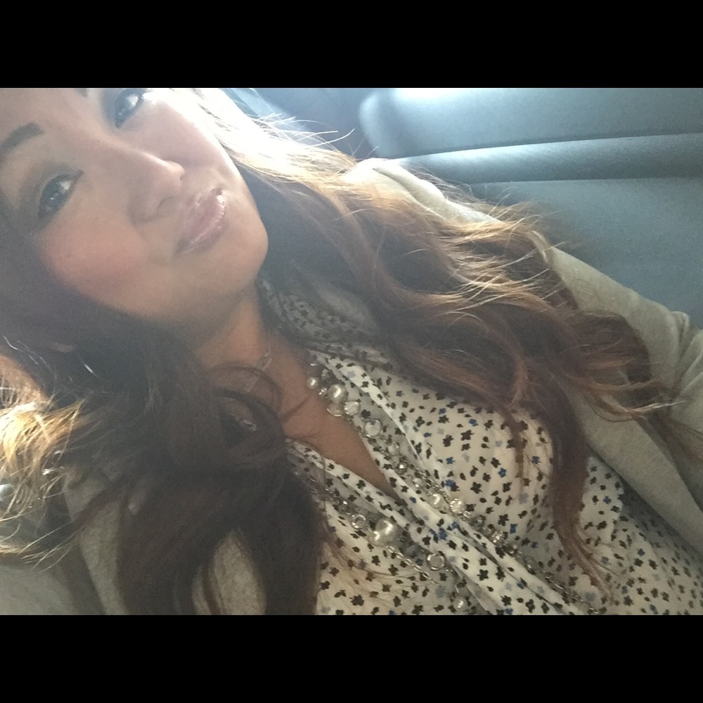 Meet your posher! Adahlia 🌸